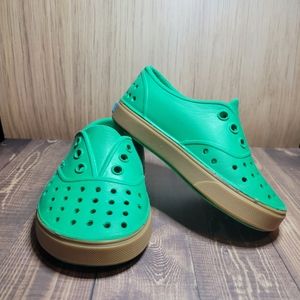 SOLD!!!!Native Slip On Size c6